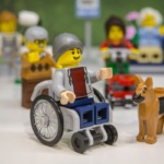 Weltpremiere in auf der Spielwarenmesse: LEGO praesentiert den ersten Rollstuhlfahrer aus der Serie LEGO City | Copyright: Spielwarenmesse eG / Alex Schelbert