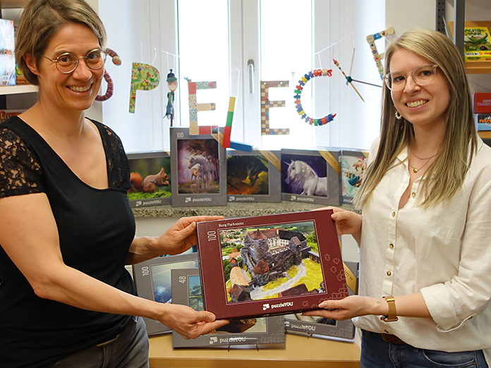 puzzleYOU spendet 10 Puzzles aus den Puzzle-Kollektionen an die Bücherei Parkstein